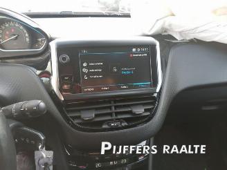 Peugeot 2008 2008 (CU), MPV, 2013 / 2019 1.2 12V e-THP PureTech 110 picture 22