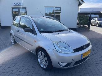 Coche accidentado Ford Fiesta 1.3 Futura N.A.P 2005/1