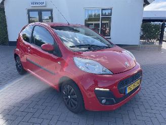 krockskadad bil auto Peugeot 107 1.0 Active AUTOMAAT!!! 2012/4