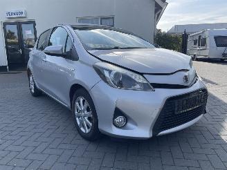 Vaurioauto  passenger cars Toyota Yaris 1.5 Full Hybrid Aspiration toyota onderhouden prachtig!!! 2014/1
