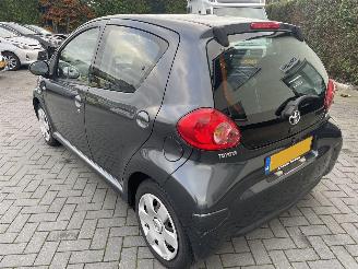 Toyota Aygo 1.0-12V + N.A.P NL AUTO PRACHTIG!!! picture 2