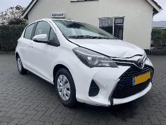 skadebil auto Toyota Yaris 1.0 VVT-i Aspiration N.A.P NL AUTO PRACHTIG!!! 2016/6