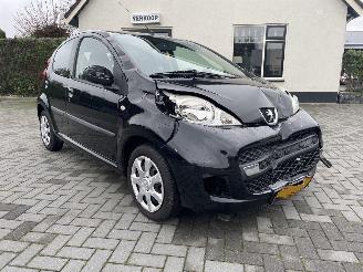 Schadeauto Peugeot 107 1.0-12V XS N.A.P NL AUTO 5.DRS AIRCO 2011/10