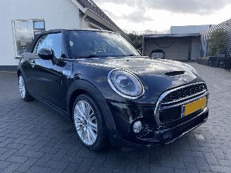 Damaged car Mini Cooper S Cabrio 2.0 Cooper S Chili automaat 192PK 2018/7