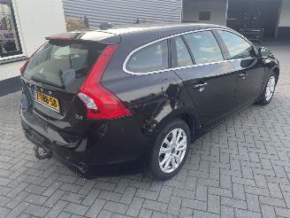 Volvo V-60 2.0 D4 Momentum picture 2