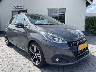 Vaurioauto  passenger cars Peugeot 208 1.2 PureTech GT-Line AUTOMAAT PRACHTIG!!! 2019/6