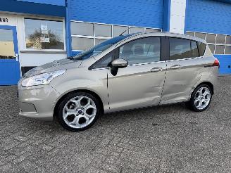 Voiture accidenté Ford B-Max 1.0 TITANIUM 2013/2