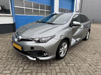 Toyota Auris 1.8 AUTOMAAT HYBRID picture 2
