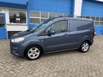 skadebil bedrijf Ford Transit 1.5TDCI  COURIER  LIMITED 2023/11