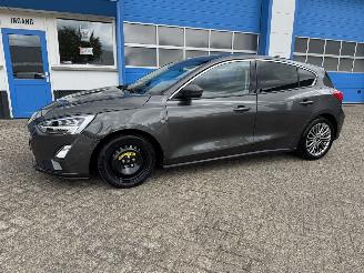 Vaurioauto  passenger cars Ford Focus 1.0 ECOBOOST  TITANIUM  BUSINESS 2018/11