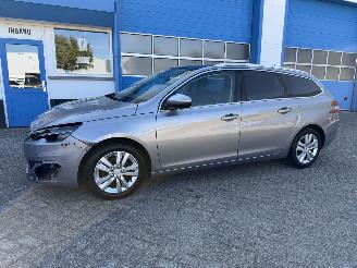 Damaged car Peugeot 308 1.2 E-THP  ALLURE 2014/9