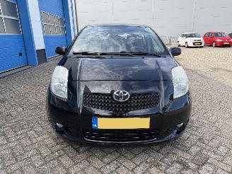 Toyota Yaris 1.3 VVTi  EXECUTIVE picture 3