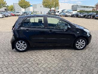Toyota Yaris 1.3 VVTi  EXECUTIVE picture 5
