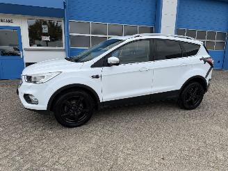 krockskadad bil auto Ford Kuga 1.5  Trend 2017/12