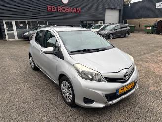 Voiture accidenté Toyota Yaris 1.3 16v 5-drs Aspiration 2012/2