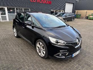 krockskadad bil auto Renault Scenic 1.5 DCI 81kw  Clima Navi 2017/6
