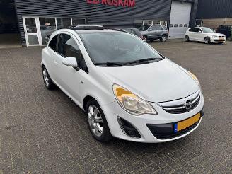 damaged passenger cars Opel Corsa 1.4 16v Color Edition airco 2012/3