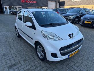 Unfallwagen Peugeot 107 1.0 12v XS 5-drs Airco Nap 2010/10