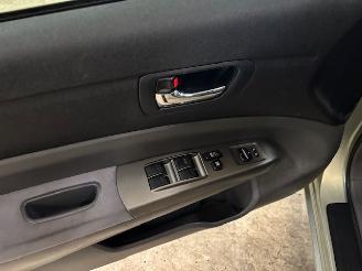 Toyota Prius 1.5 VVT-I Tech Edition picture 13