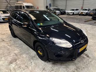 Unfallwagen Ford Focus 1.6 TDCI Titanium clima 2013/4