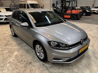 krockskadad bil auto Volkswagen Golf 1.0 TSI Comfort 5-drs clima navi 2017/7