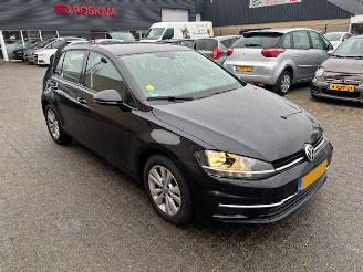 uszkodzony samochody osobowe Volkswagen Golf 1.6 TDI 5-drs Comfort 2017/4