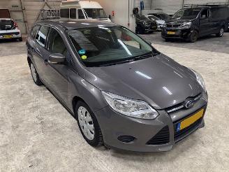 Unfallwagen Ford Focus 1.6 TDCI Trend 2013/4