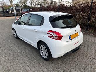 škoda osobní automobily Peugeot 208 1.2  Automaat  5-drs Nap Envy 2014/1