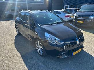 krockskadad bil auto Renault Clio 0.9 TCE Nicht & Day 2015/4