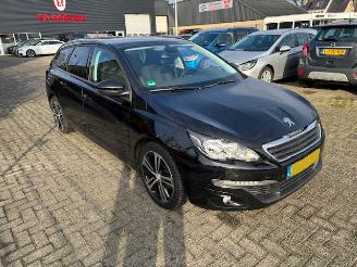 Vaurioauto  passenger cars Peugeot 308 1.6 HDI Executive Pack Pano 2015/12