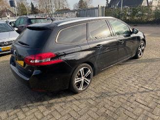 Peugeot 308 1.6 HDI Executive Pack Pano picture 3