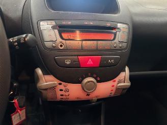 Peugeot 107 2 x 107  airco  km 73.956 en km 77.119 picture 19