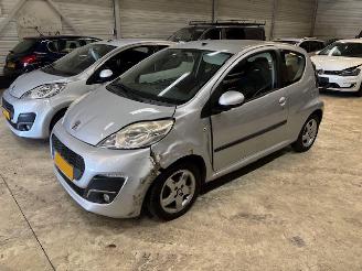 Peugeot 107 2 x 107  airco  km 73.956 en km 77.119 picture 13