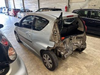 Peugeot 107 2 x 107  airco  km 73.956 en km 77.119 picture 4