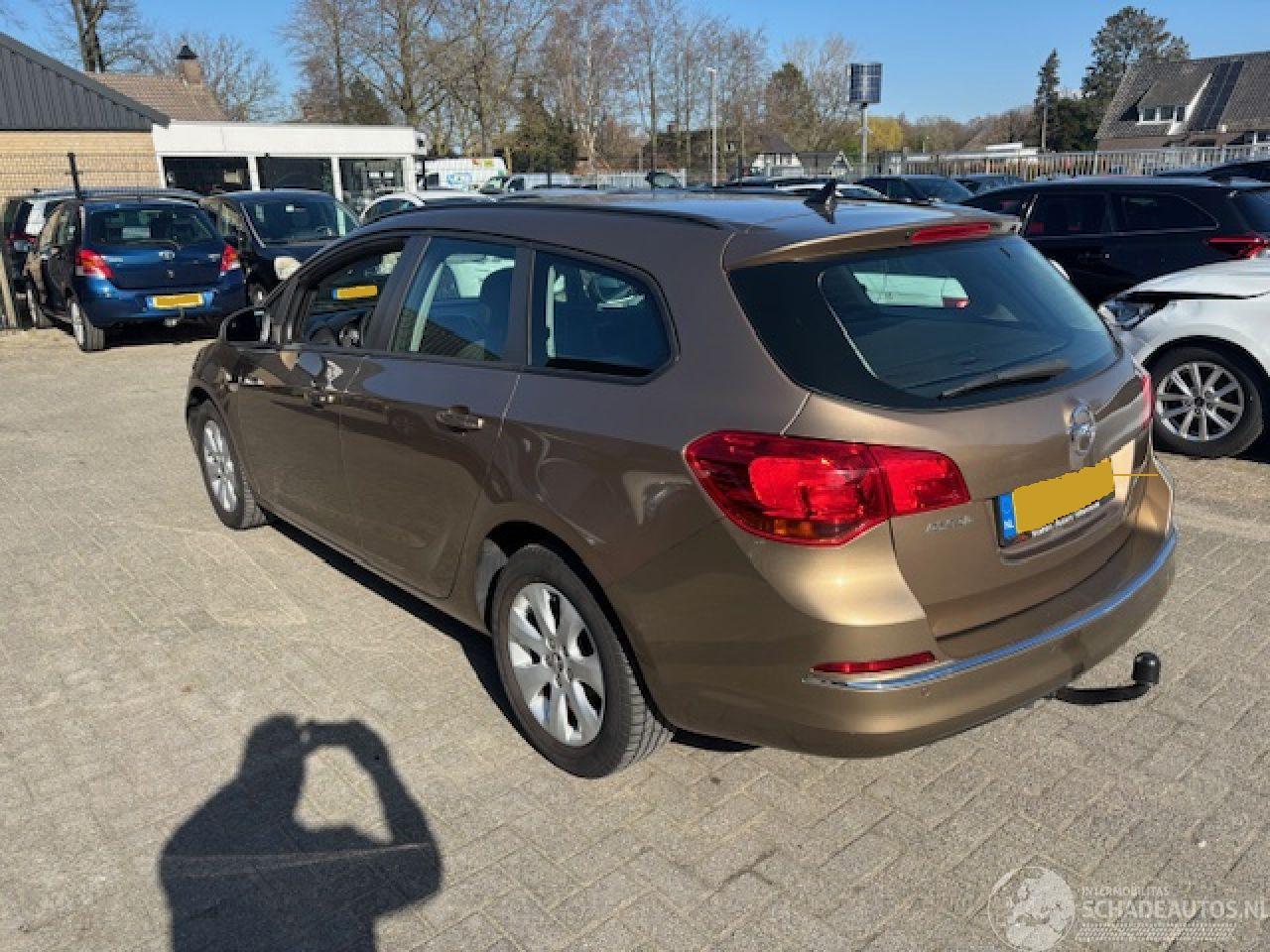 Opel Astra 1.4 Turbo Business+