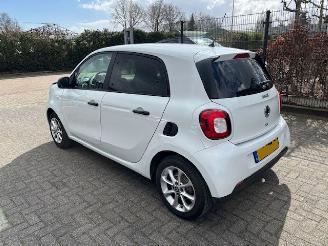 Schadeauto Smart Forfour 1.0 Pure  airco Nap 2017/4