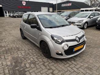 uszkodzony samochody osobowe Renault Twingo 1.2 16v Dynamic  airco 2013/2