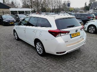 Schadeauto Toyota Auris 1.8 Hybrid Pano Automaat 2015/11