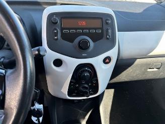 Peugeot 108 1.0 VTI Active airco nap picture 9