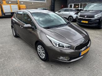 skadebil auto Kia Cee d 1.6 GDI 20th Anniversary airco 2013/11