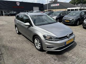 Schadeauto Volkswagen Golf 1.6 TDI Comfort 2017/3