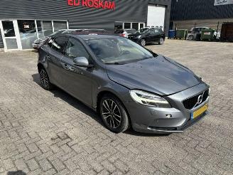 Damaged car Volvo V-40 2.0 D2 Automaat Nordic+ 2017/5