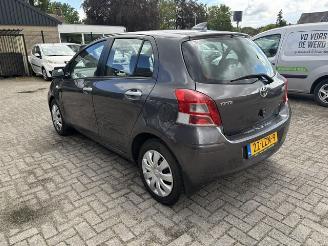 Schadeauto Toyota Yaris 1.3 5-drs Aspiration clima 2010/7