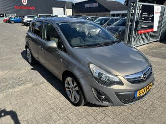 skadebil auto Opel Corsa 1.4 16v Design Edition 2013/6
