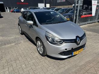 Coche accidentado Renault Clio 1.5 DCI 5-drs airco 2015/8