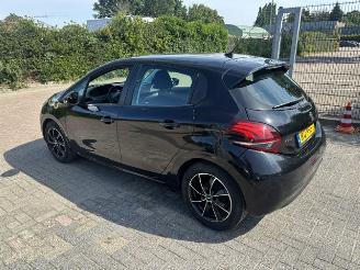 Peugeot 208 1.2 5-drs airco picture 2