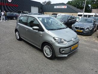 Schadeauto Volkswagen Up! 1.0 HIGH UP! BLUEM. 2015/1