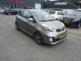 damaged passenger cars Kia Picanto 1.0 CVVT DESIGN EDITION AIRCO 2013/1