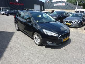 uszkodzony samochody osobowe Ford Focus 1.5 TDCI LEASE EDITION 2017/8