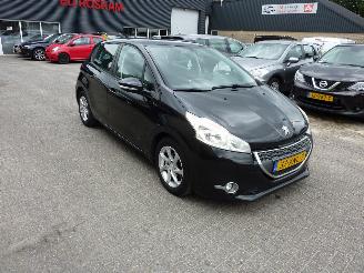 krockskadad bil auto Peugeot 208 1.4 e-HDI BLUE LEASE 2012/7